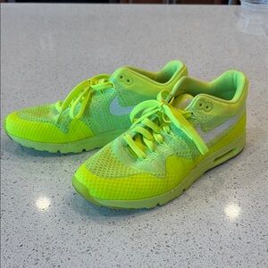 Nike | women’s size 9 Neon Green Sneakers